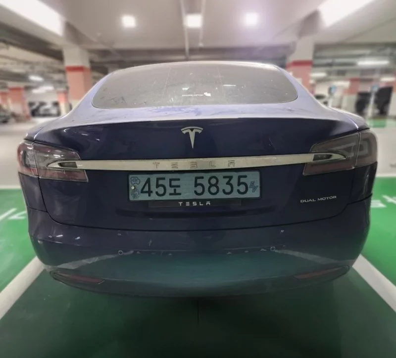 Tesla MODEL S