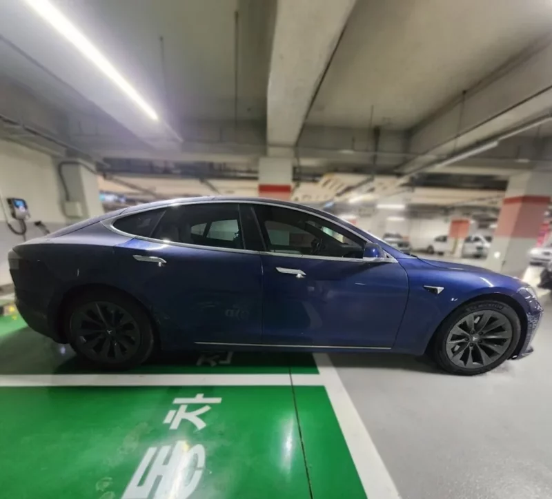 Tesla MODEL S