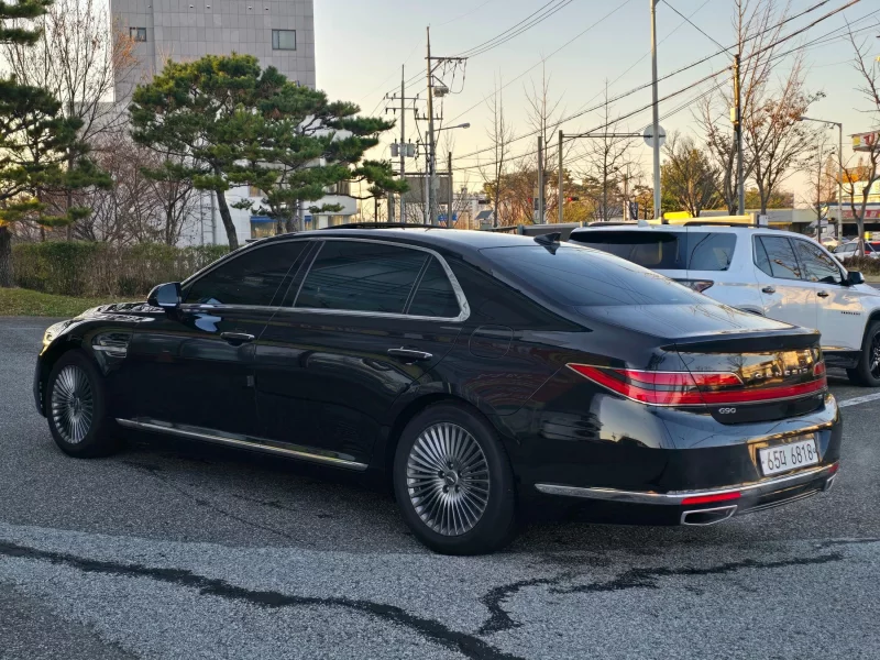 Genesis G90