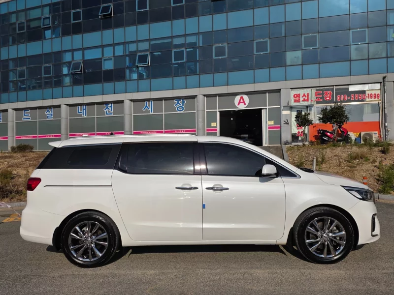 Kia Carnival