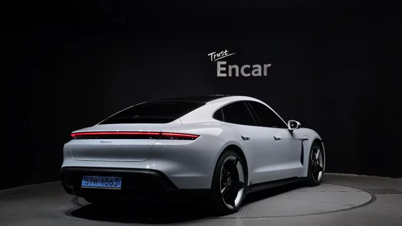 Porsche TAYCAN