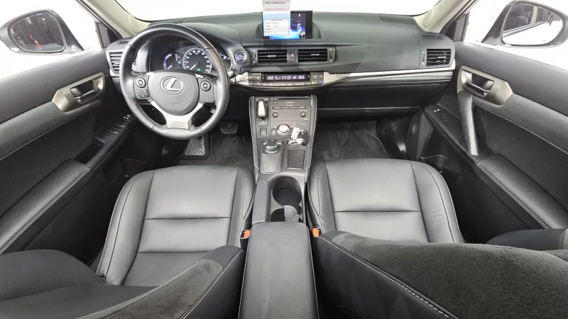 Lexus CT200h