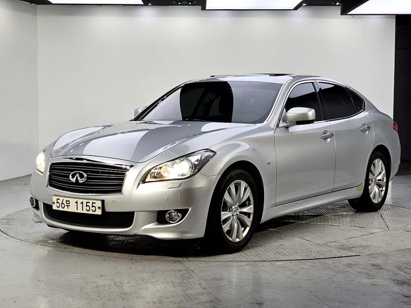 Infiniti M