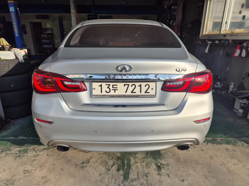 Infiniti Q70