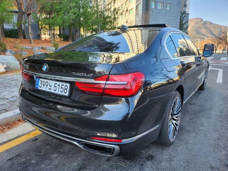 BMW 7-Series
