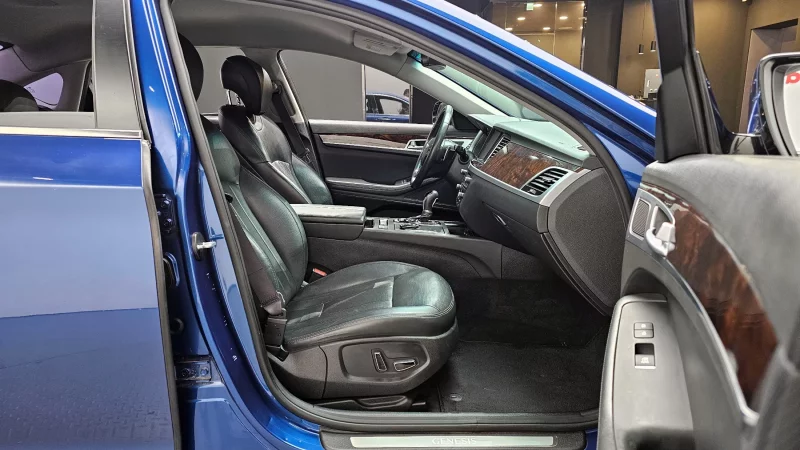 Hyundai Genesis