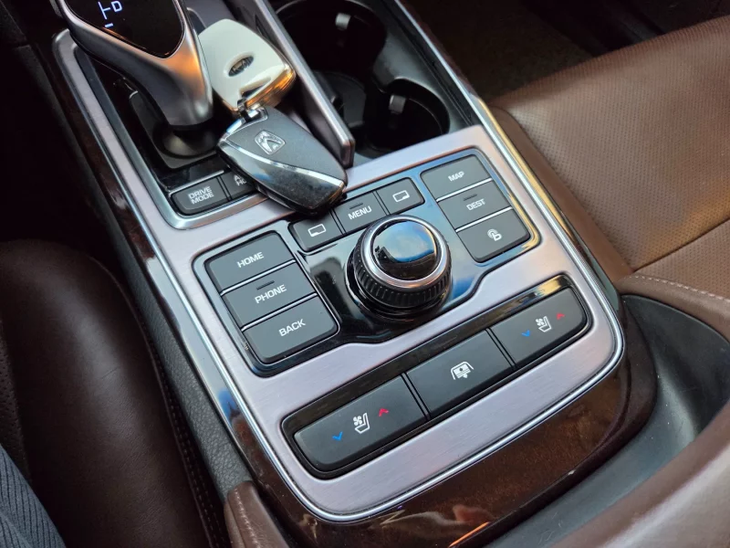 Hyundai Equus