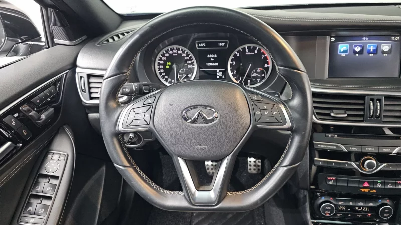 Infiniti Q30