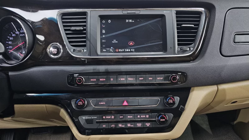 Kia Carnival