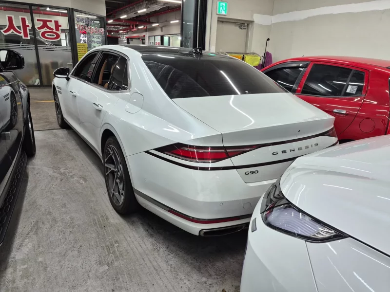 Genesis G90