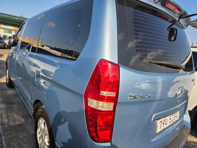 Hyundai Starex