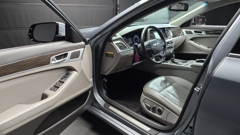 Hyundai Genesis