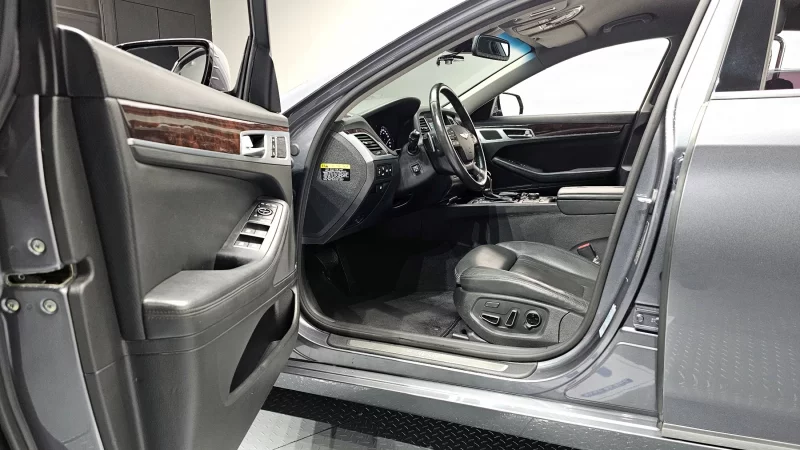 Hyundai Genesis