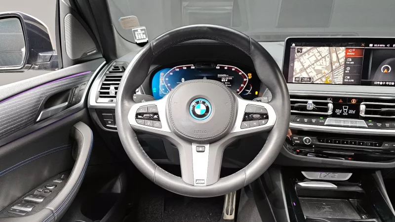 BMW iX3