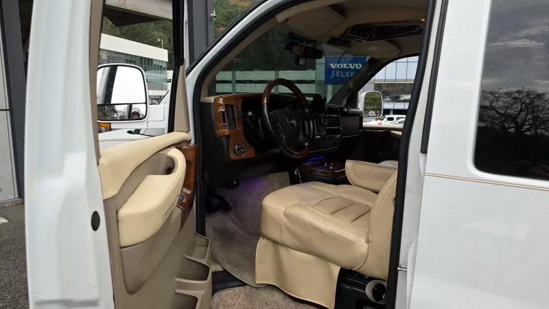 Chevrolet Express Van