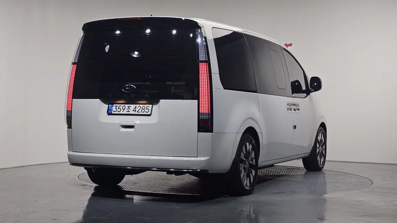 Hyundai Staria