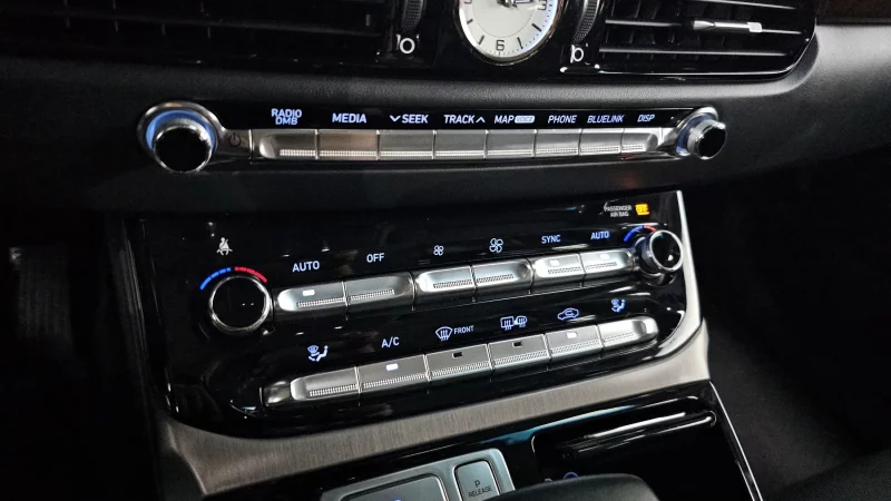 Genesis EQ900