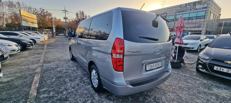 Hyundai Starex