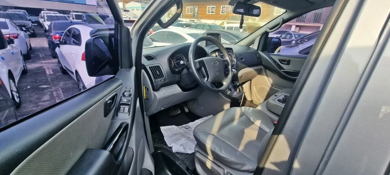 Hyundai Starex