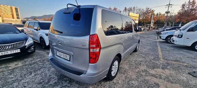 Hyundai Starex