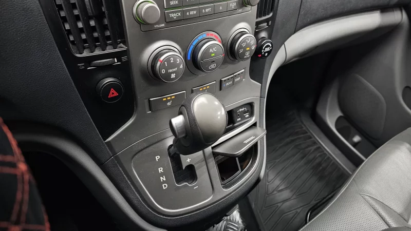Hyundai Starex