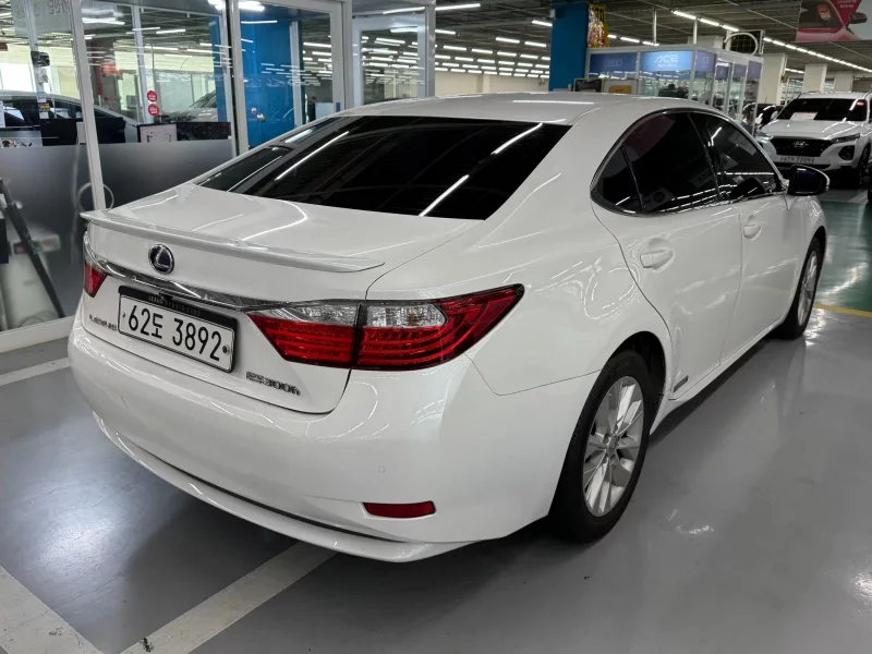 Lexus ES