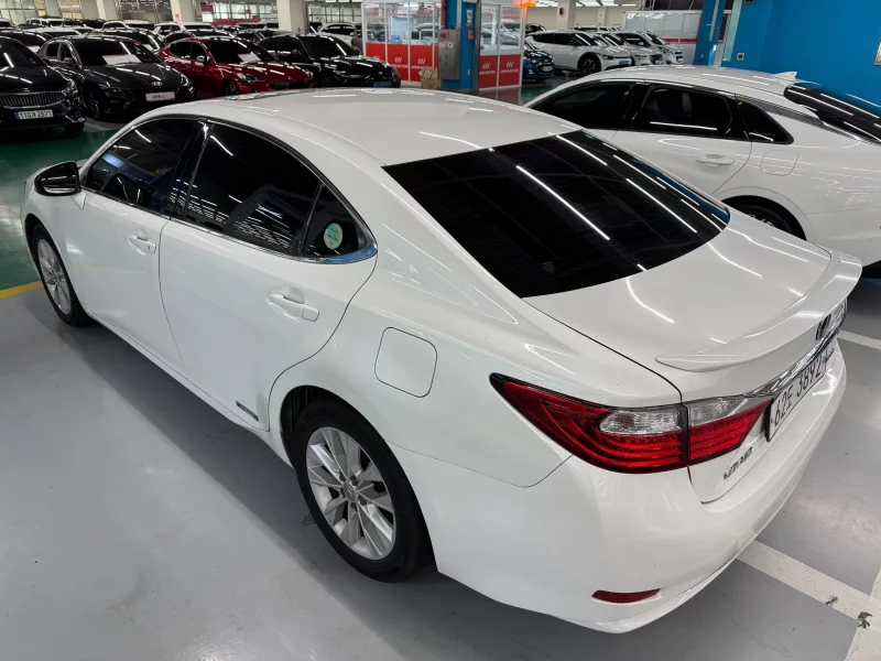 Lexus ES