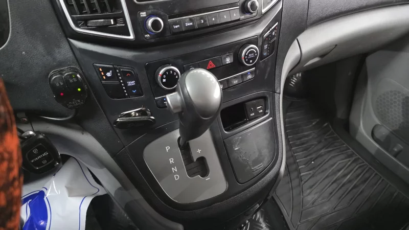 Hyundai Starex