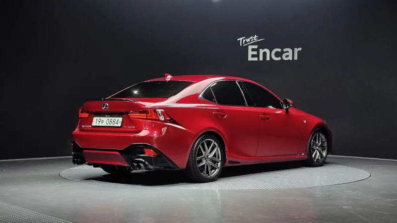 Lexus IS