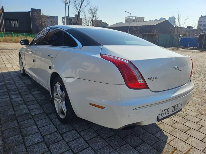 Jaguar XJ