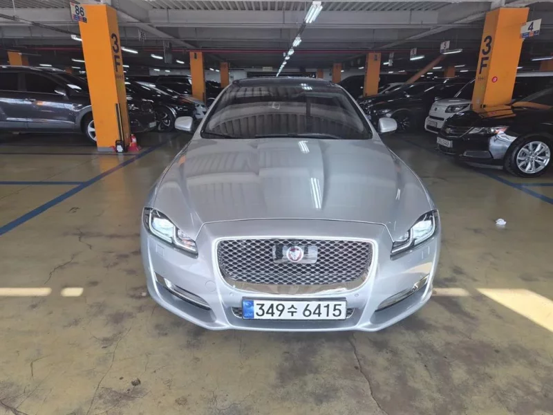 Jaguar XJ