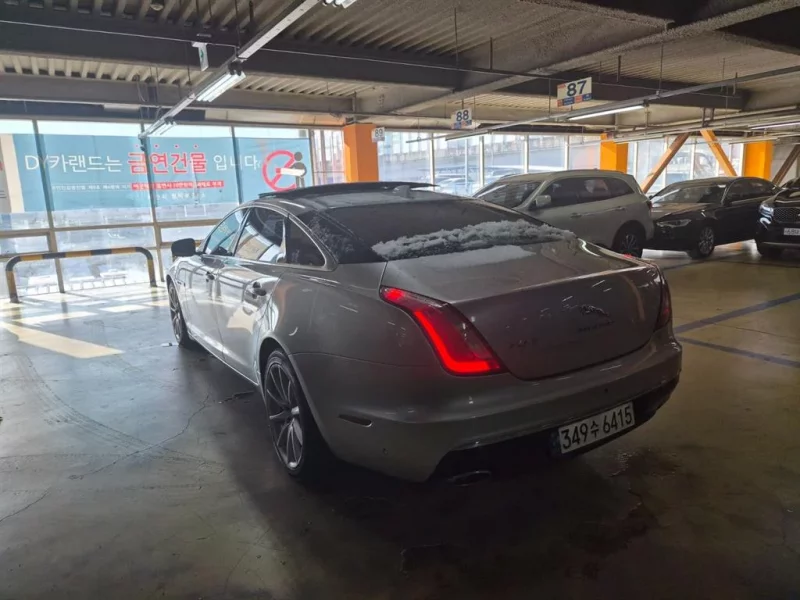 Jaguar XJ