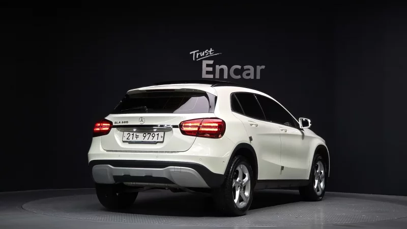 Mercedes-Benz GLA-Class