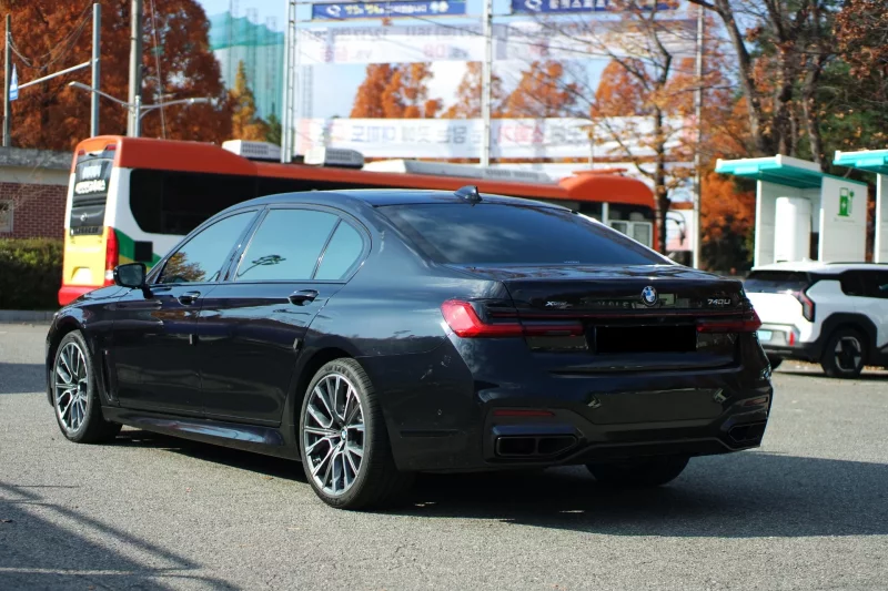 BMW 7-Series