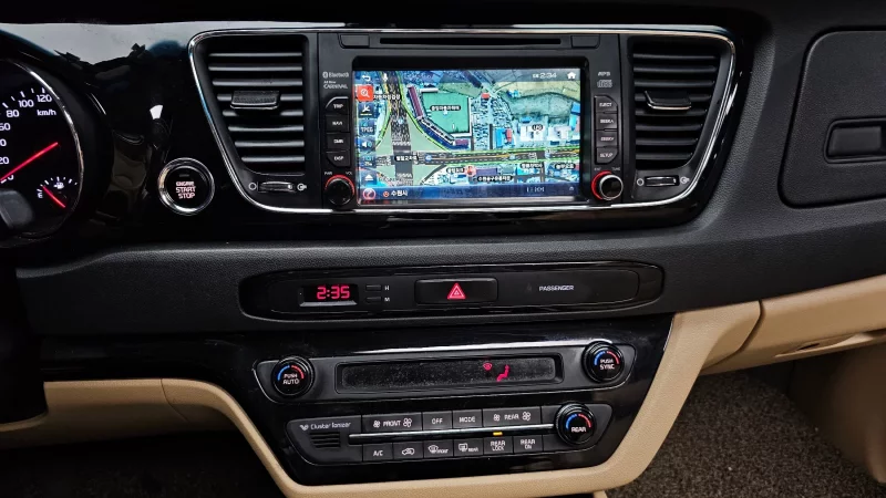 Kia Carnival