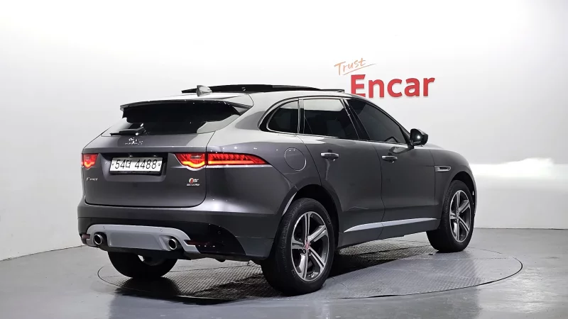 Jaguar F-PACE