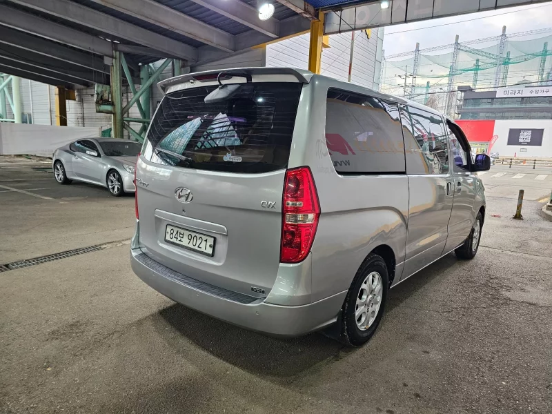 Hyundai Starex