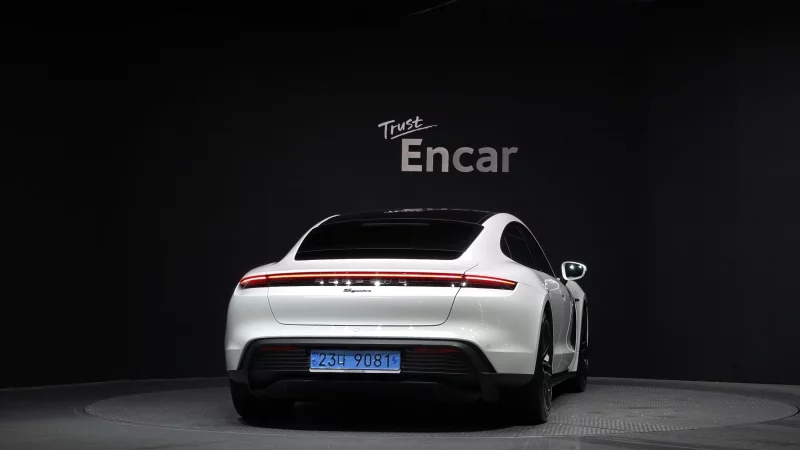 Porsche TAYCAN
