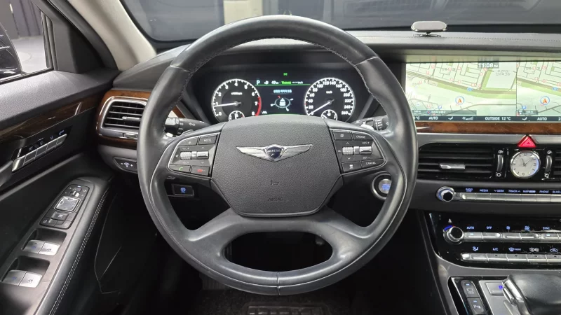 Genesis EQ900