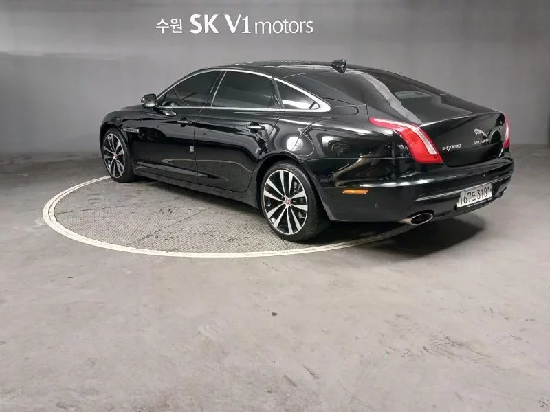 Jaguar XJ