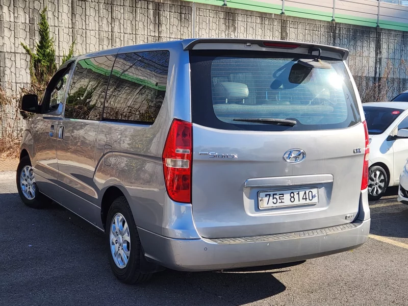 Hyundai Starex