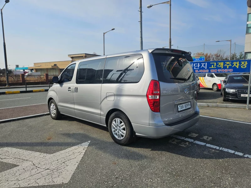 Hyundai Starex