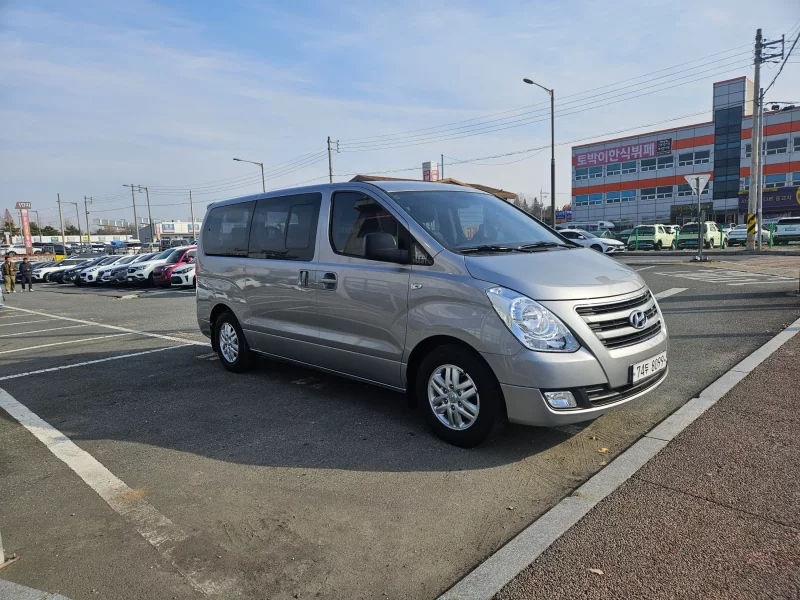 Hyundai Starex