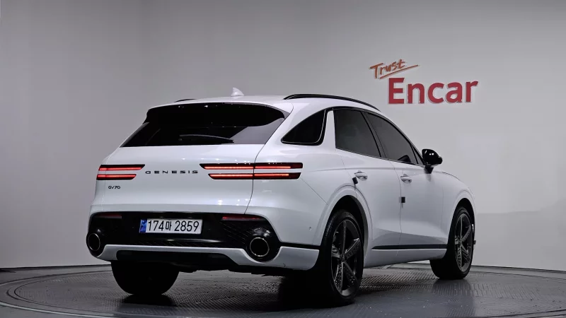 Genesis GV70