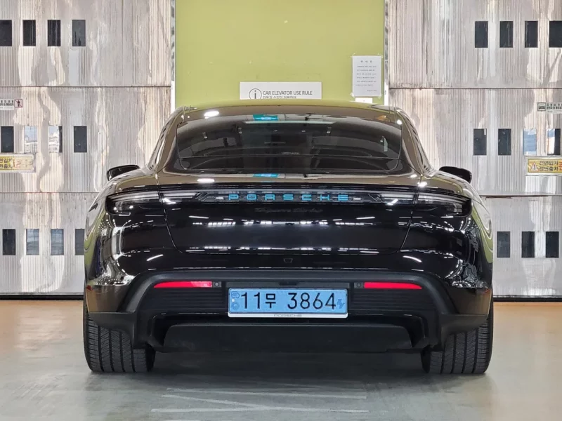 Porsche TAYCAN