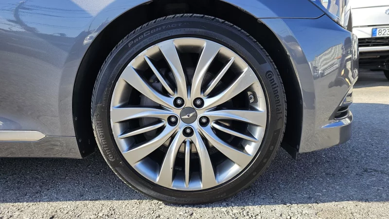 Hyundai Genesis