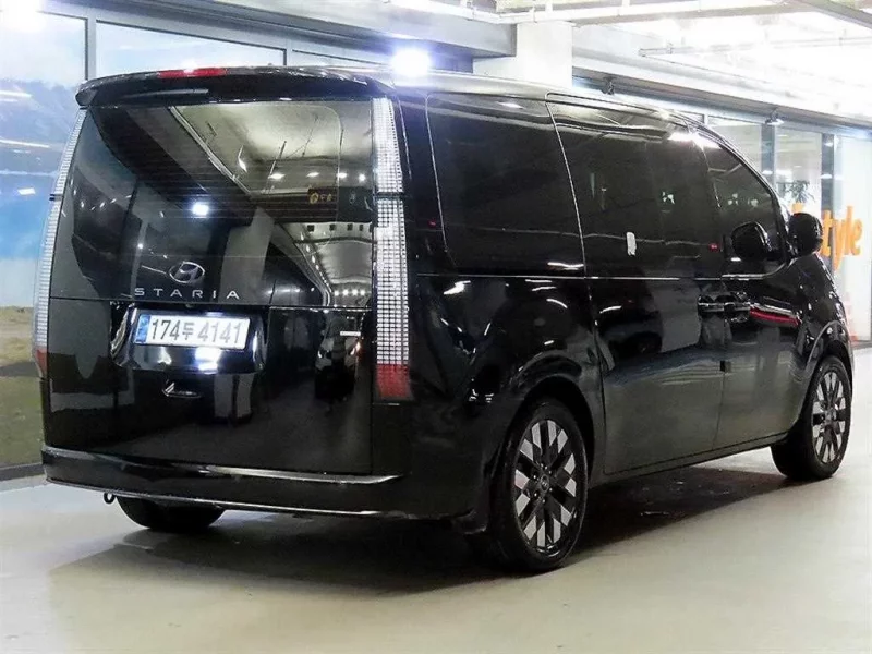 Hyundai Staria