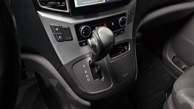Hyundai Starex