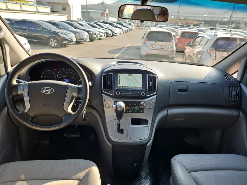 Hyundai Starex