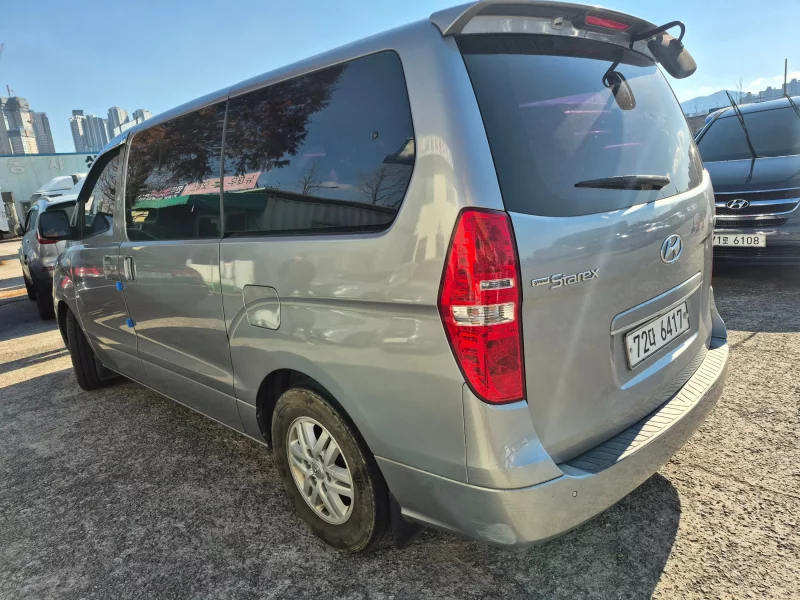 Hyundai Starex